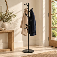 Porte-manteau moderne noir base plastique 175 cm : mise en situation avec deux manteaux suspendus, accessoires non inclus