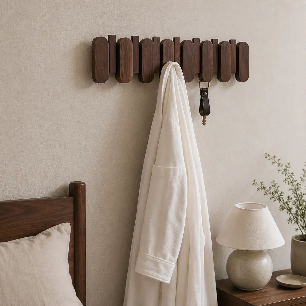 Porte-manteau noyer mural bois massif, lifestyle entrée moderne