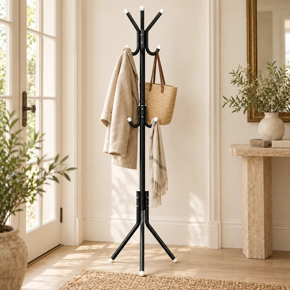 porte-manteau sur pied noir 9 patères 166 cm – dans une entrée contemporaine Image