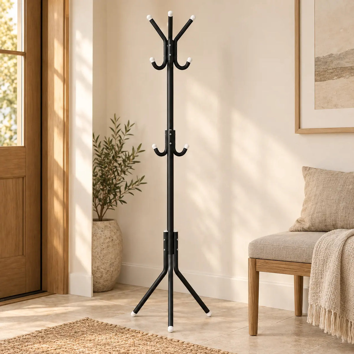porte-manteau sur pied noir 9 patères 166 cm – mise en situation dans un intérieur