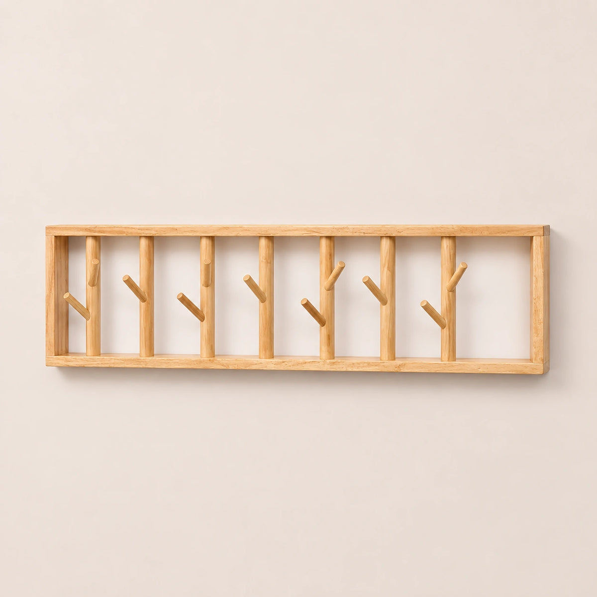porte-manteau mural bois vernis 70 cm 7 patères avec tablette – vue principale sur fond beige