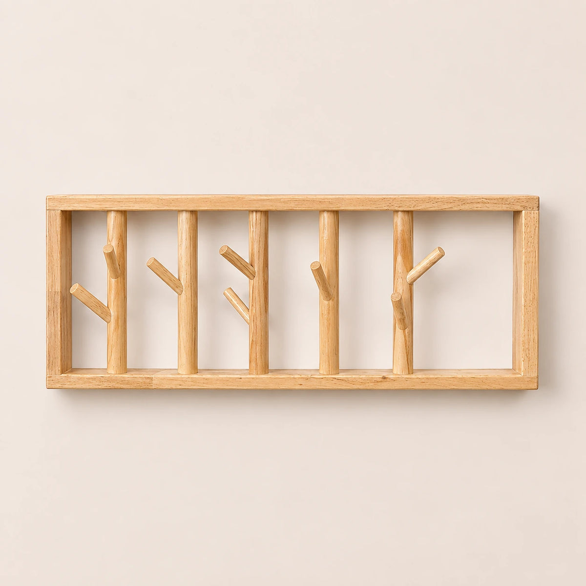 porte-manteau mural bois vernis 50 cm 5 patères avec tablette – vue principale sur fond beige