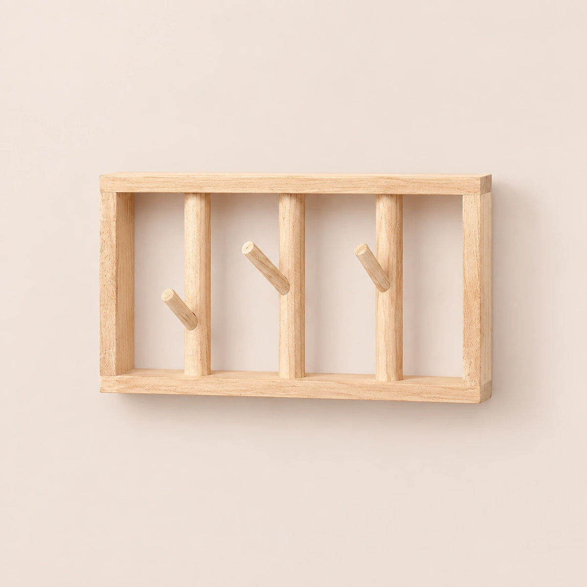 patère murale bois naturel 30 cm 3 patères avec tablette – vue principale sur fond beige