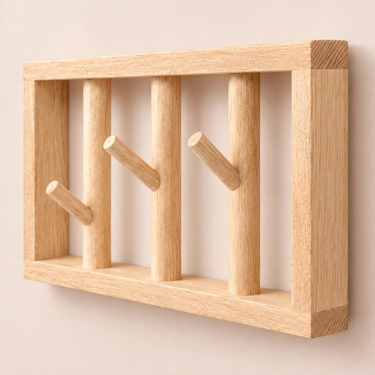 porte-manteau mural bois avec tablette – détail du bois et des patères