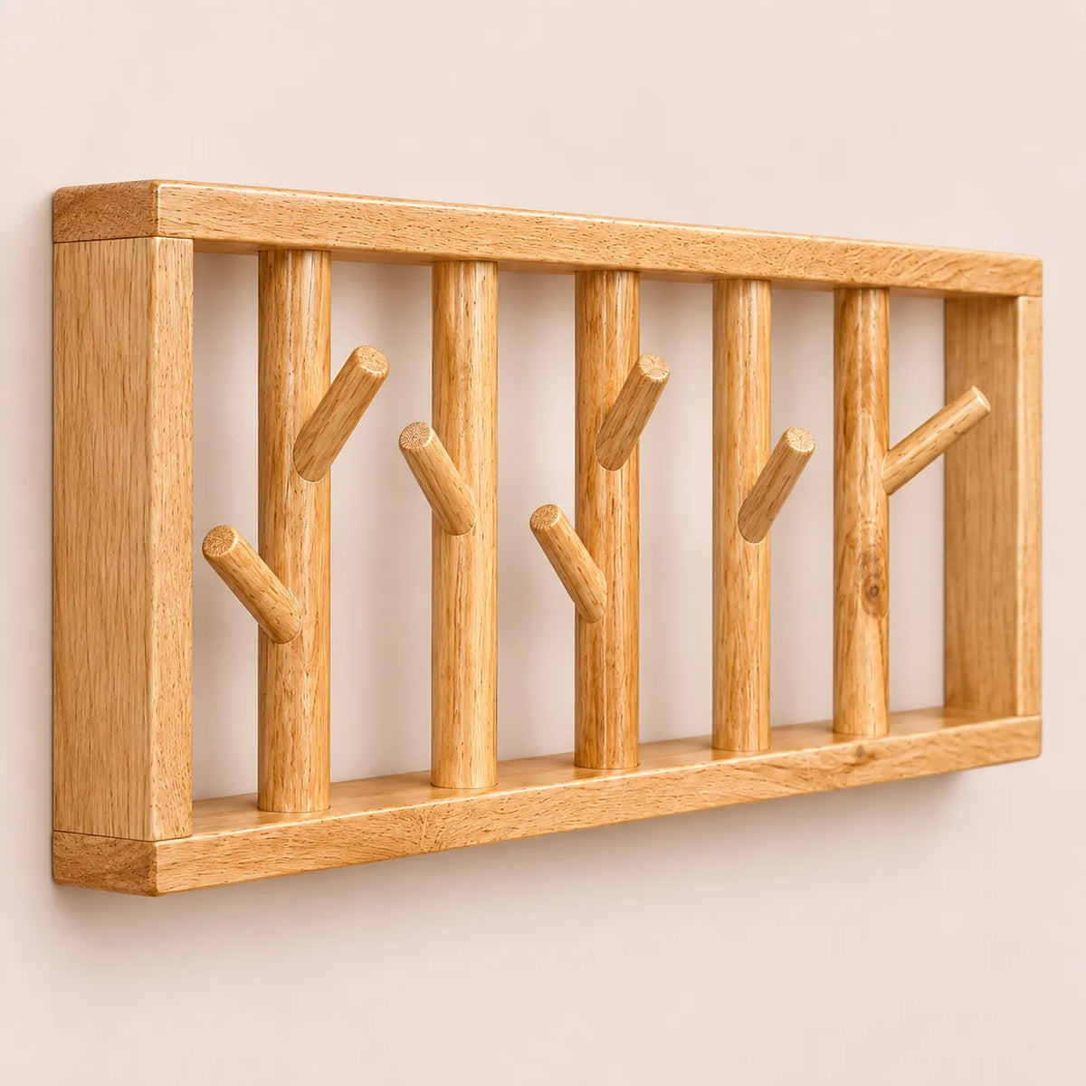 porte-manteau mural bois vernis 50 cm 5 patères – détail de finition