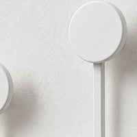 Détail d’un disque et de la structure métallique blanc