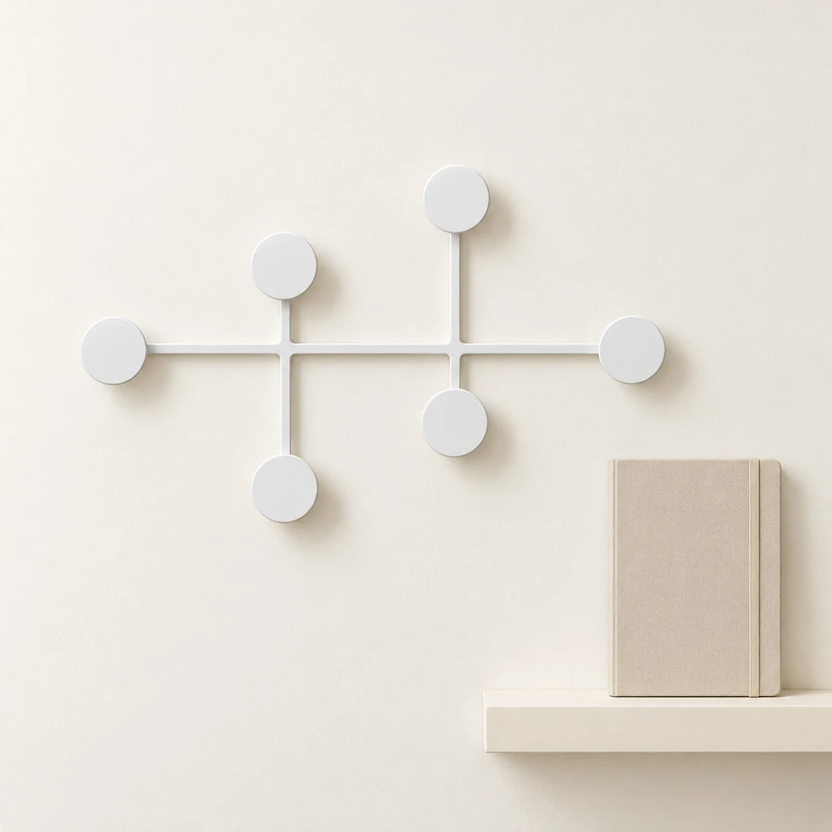 Vue de proportion illustrative du modèle blanc près d’un carnet et d’une console