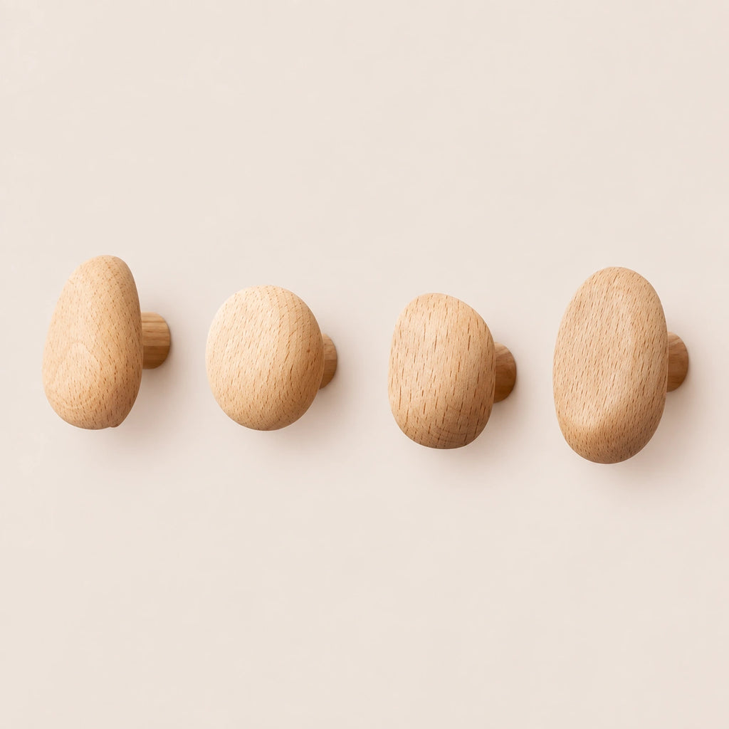 Patère bois naturel compact lot 4 crochets, bois massif sans perçage - vue principale sur fond beige