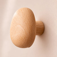 Patère bois naturel compact lot 4 crochets, bois massif sans perçage - détail du grain et des finitions