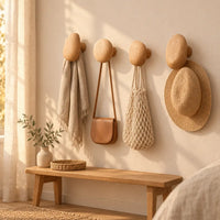 Patère bois naturel lot 4 crochets muraux, bois massif clair - ambiance dans un intérieur contemporain