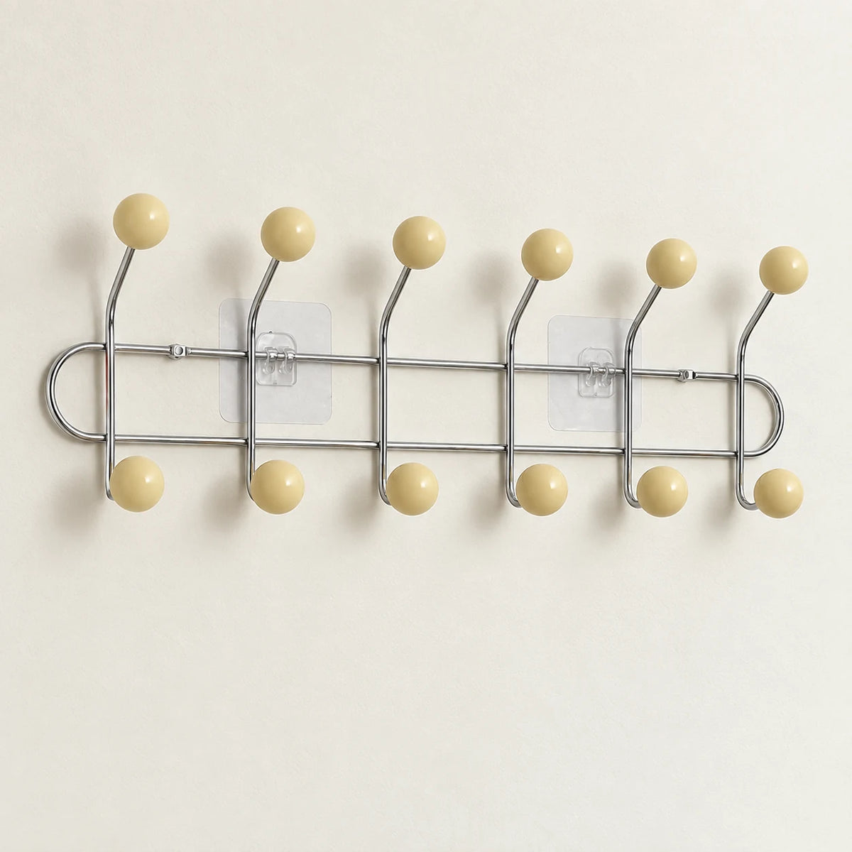 Crochet mural adhésif beige L - 49 cm : vue complète sur fond clair