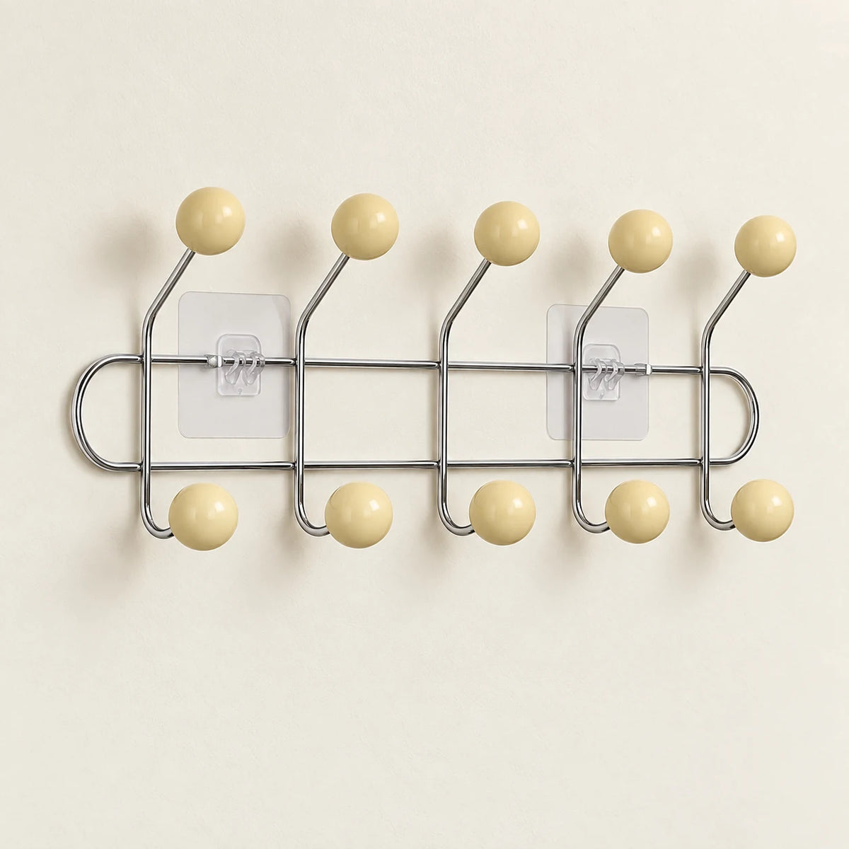 Crochet mural adhésif beige M - 41 cm : vue complète sur fond clair