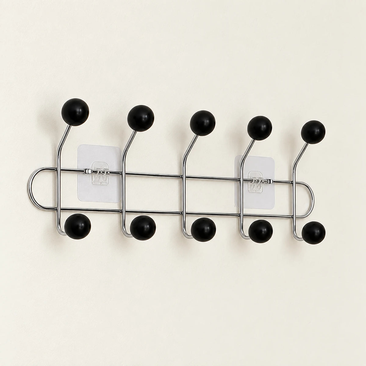 Crochet mural adhésif noir bois M - 41 cm : vue complète sur fond clair