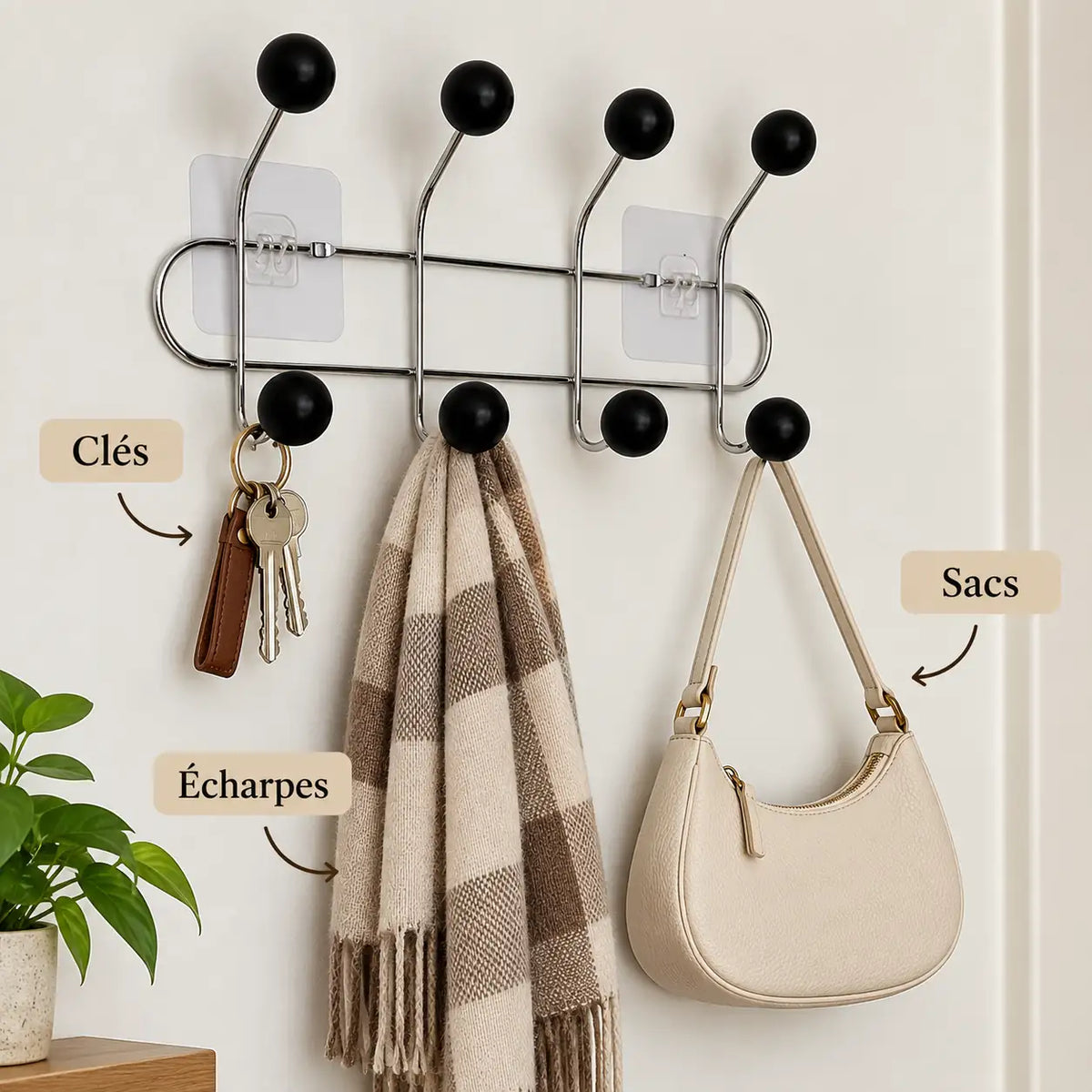 Crochet mural adhésif noir bois S - 33 cm : avec clés, écharpe et accessoires suspendus