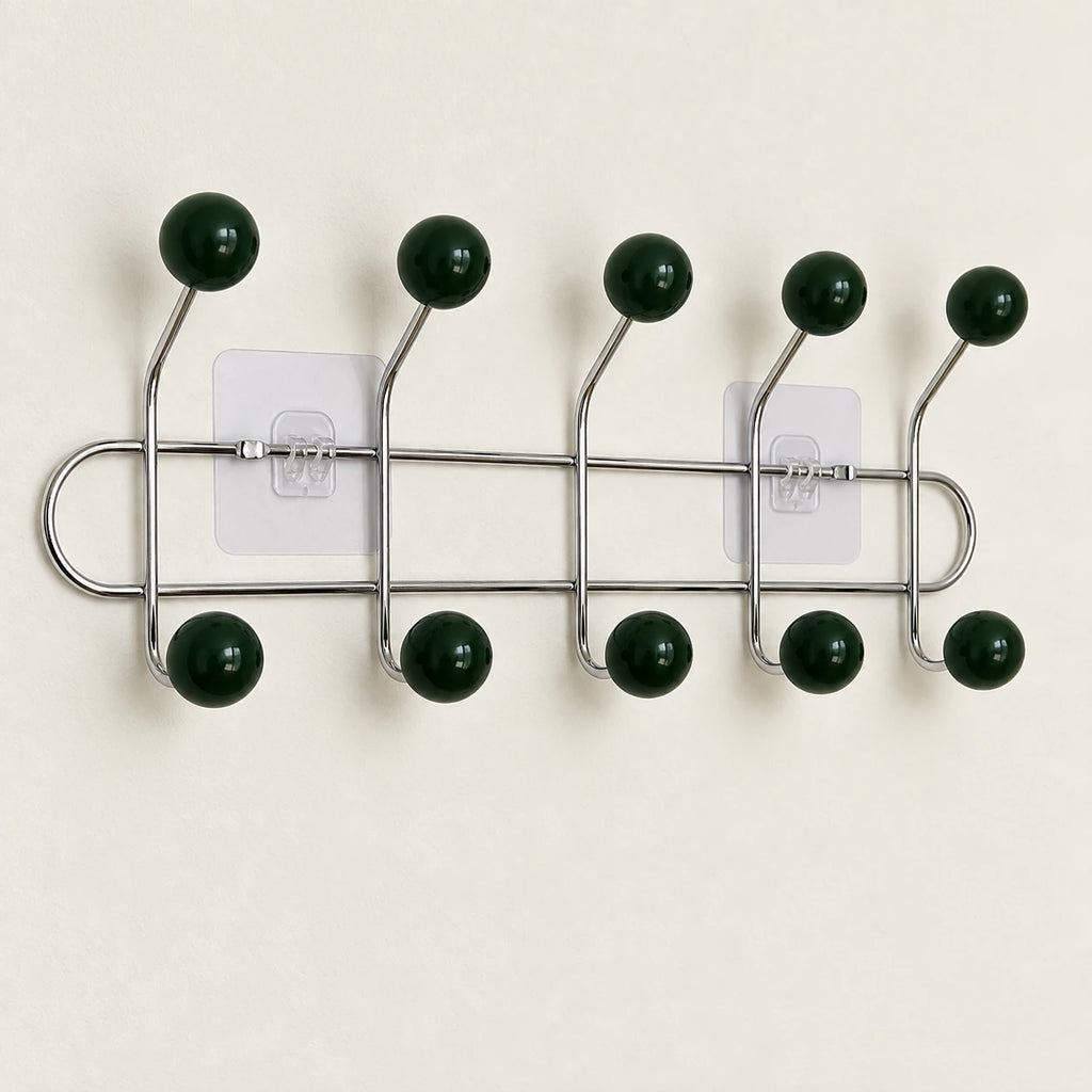 Crochet mural adhésif vert foncé M - 41 cm : vue complète sur fond clair