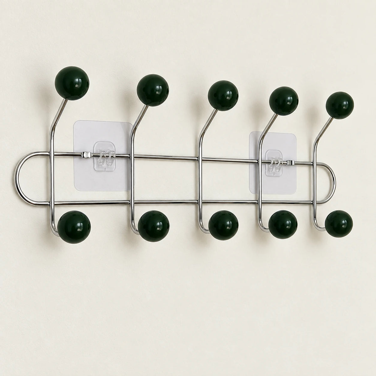 Crochet mural adhésif vert foncé M - 41 cm : vue complète sur fond clair