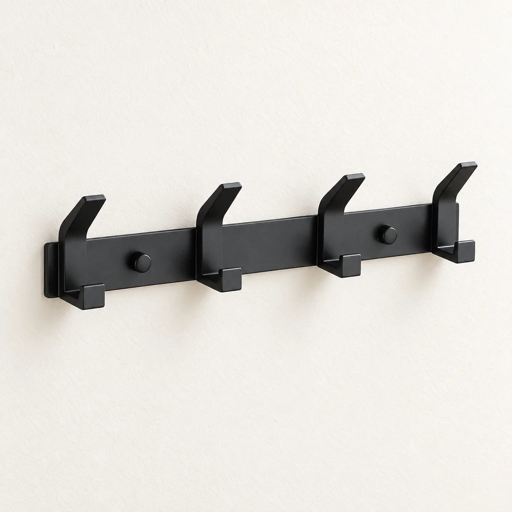 Crochet mural noir aluminium 4 crochets — sur fond clair