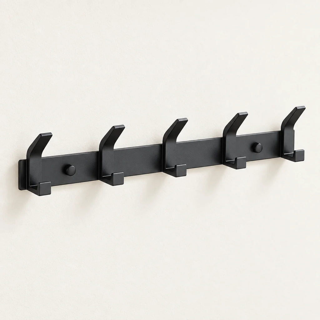 Crochet mural noir aluminium 5 crochets — sur fond clair