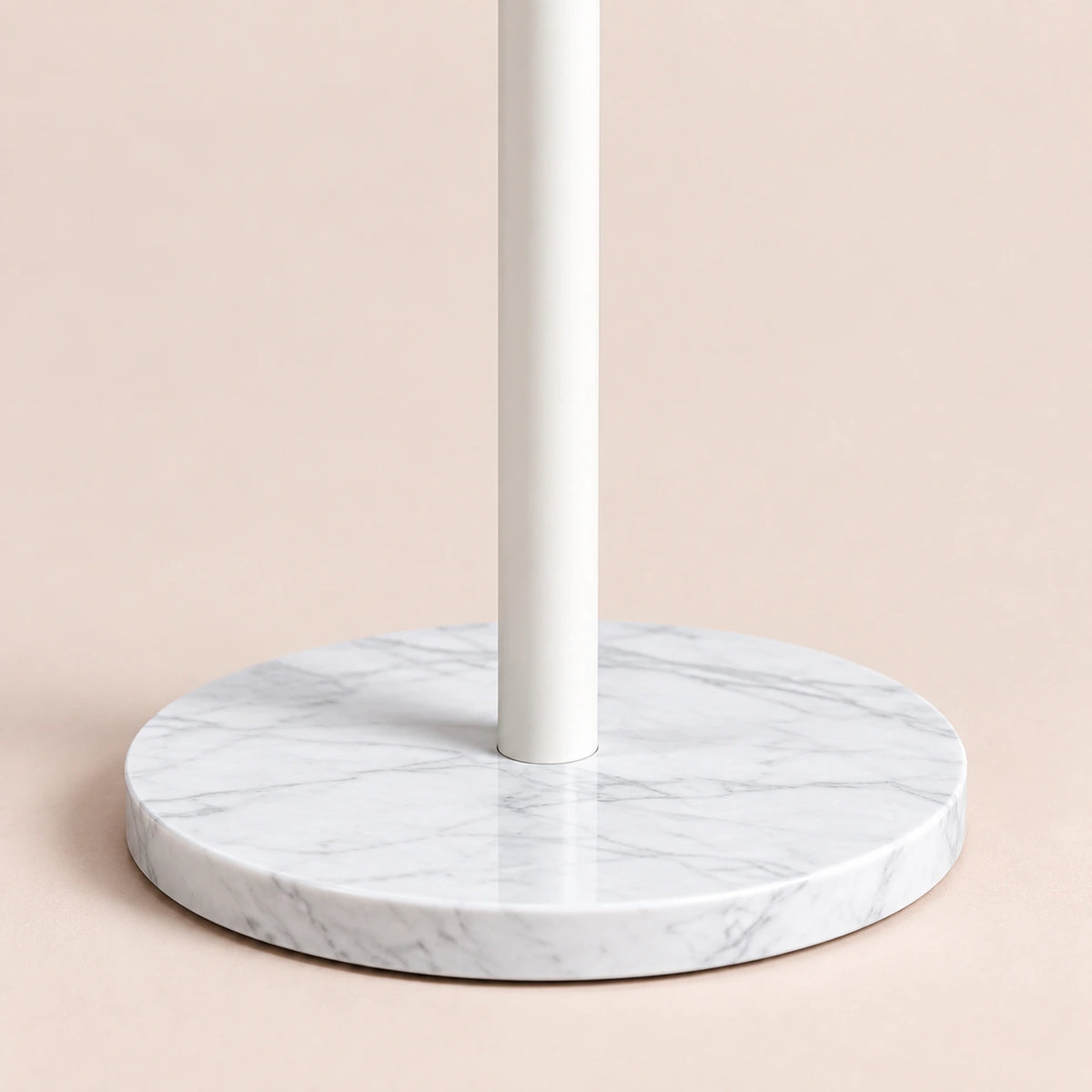 Porte-manteau arbre blanc base marbre - detail des finitions