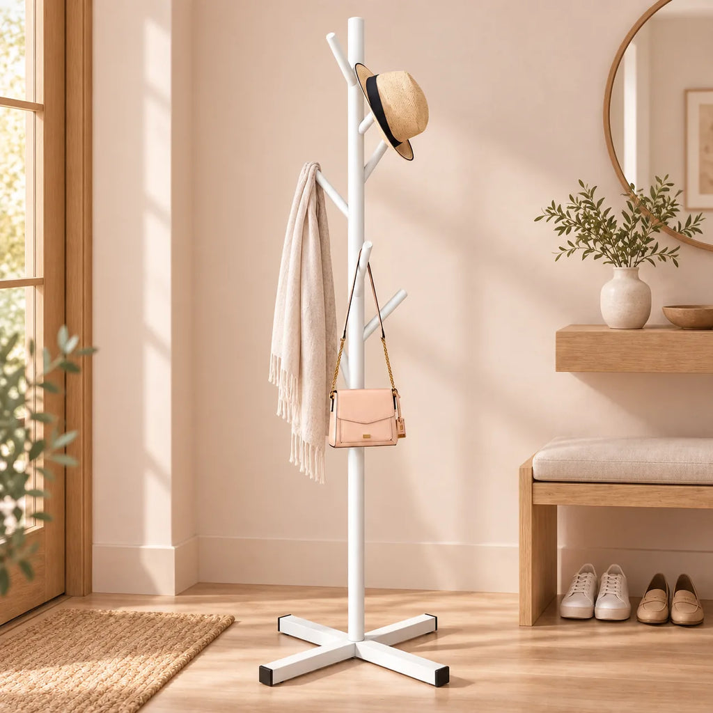 Porte-manteau perroquet blanc 167 cm sur pied - mise en scene dans une entree