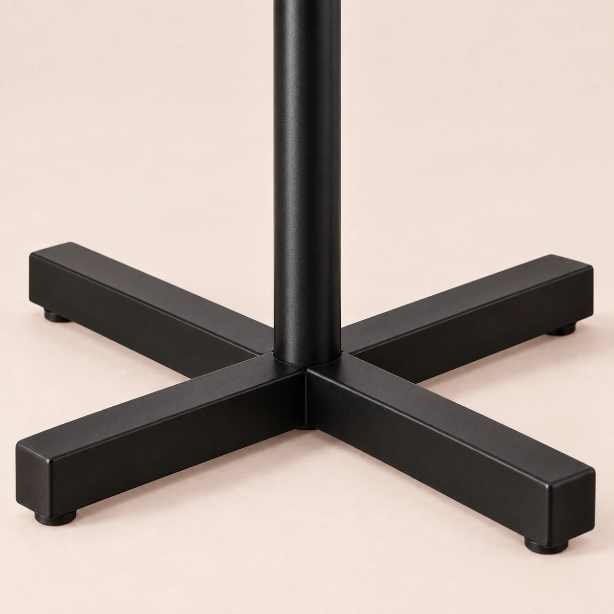 Porte-manteau perroquet noir 167 cm sur pied - detail des finitions