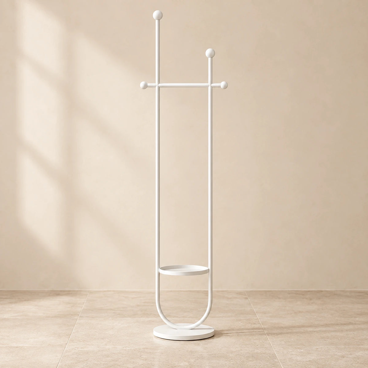 Portant sur pied design métal blanc 190 cm : vue complète du portant sur fond beige