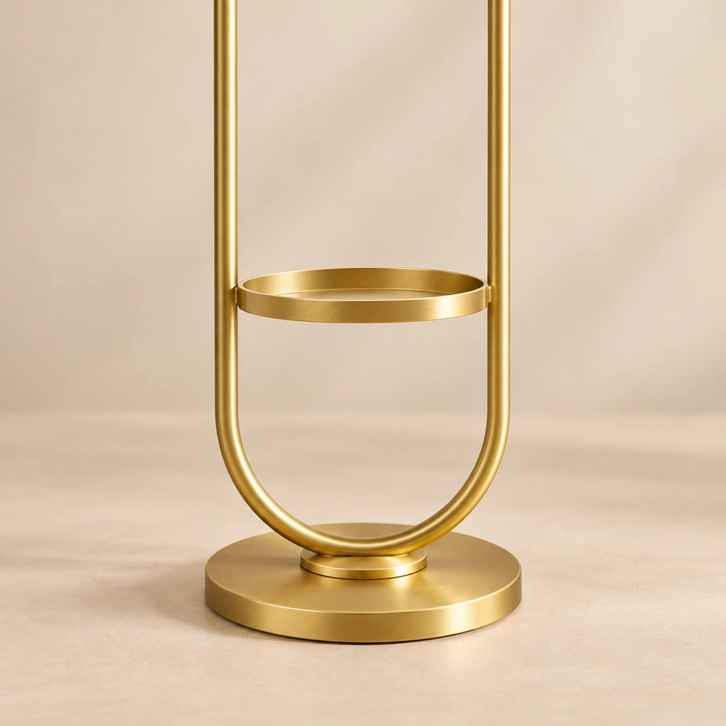 Portant sur pied design métal doré 190 cm : détail de la base circulaire et de la finition métal