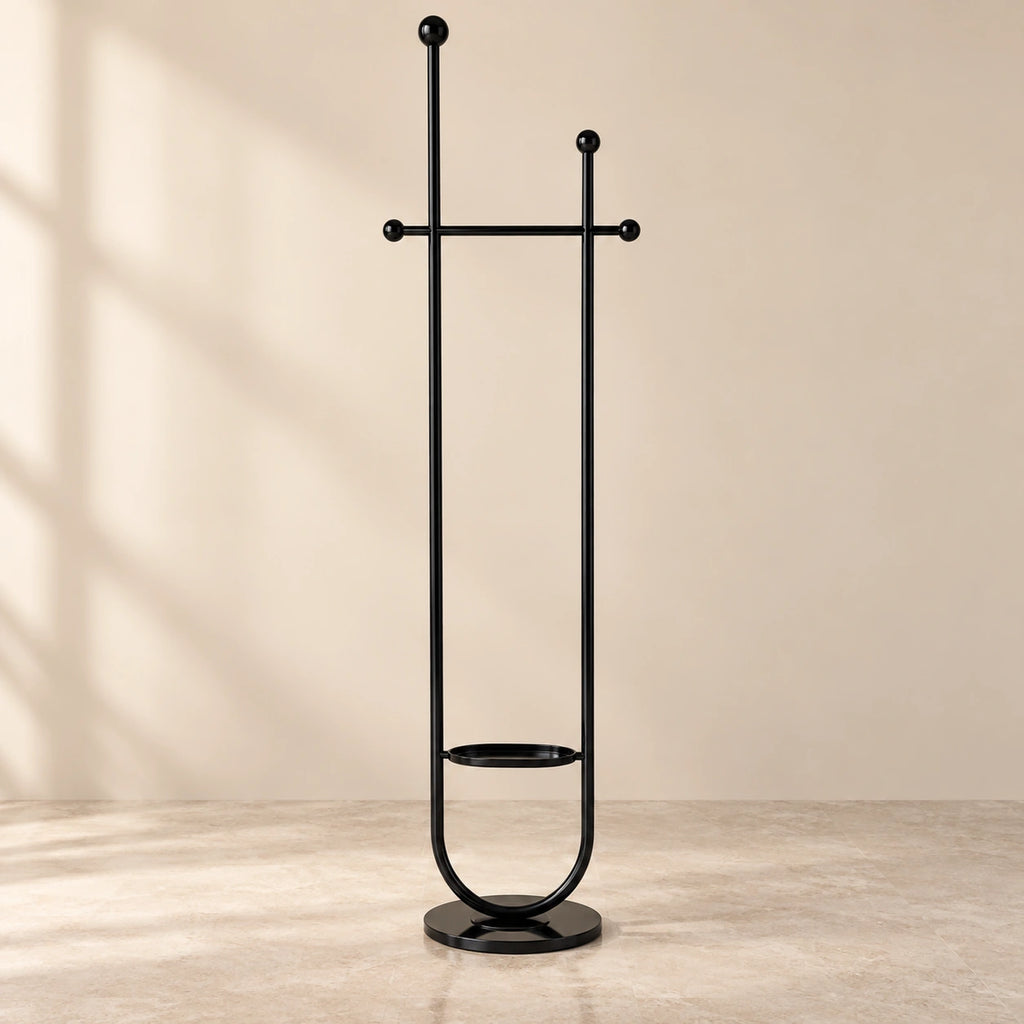 Portant sur pied design métal noir brillant 190 cm : vue complète du portant sur fond beige
