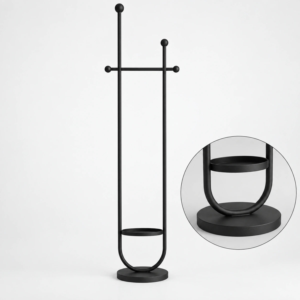 Portant sur pied design métal noir mat 190 cm : détail de la base circulaire et de la finition métal
