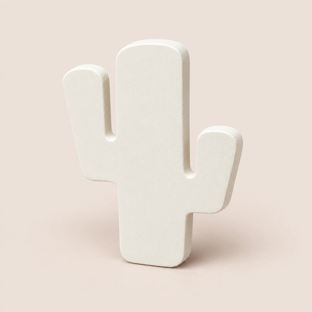 Crochet mural en bois motif Cactus blanc pour chambre enfant – vue principale du crochet décoratif sur fond beige