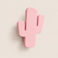 Crochet mural en bois motif Cactus poudré pour chambre enfant – vue principale du crochet décoratif sur fond beige