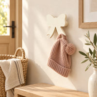 Crochet mural en bois motif Noeud blanc pour chambre enfant – dans une entrée familiale
