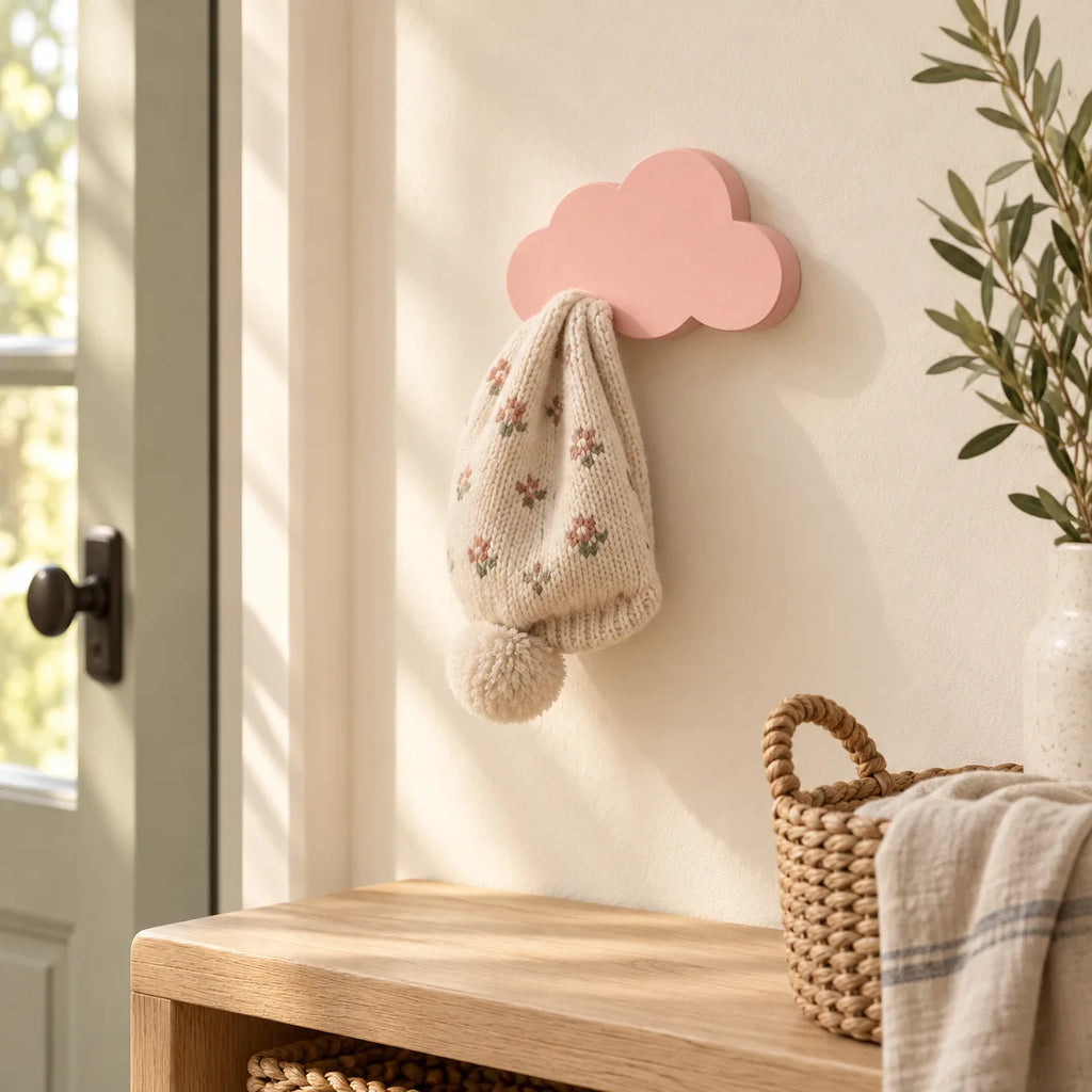 Crochet mural en bois motif Nuage poudré pour chambre enfant – dans une entrée familiale