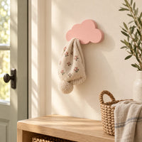 Crochet mural en bois motif Nuage poudré pour chambre enfant – dans une entrée familiale