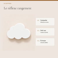 Crochet mural en bois motif Nuages blancs pour chambre enfant – idées pour ranger les accessoires enfant