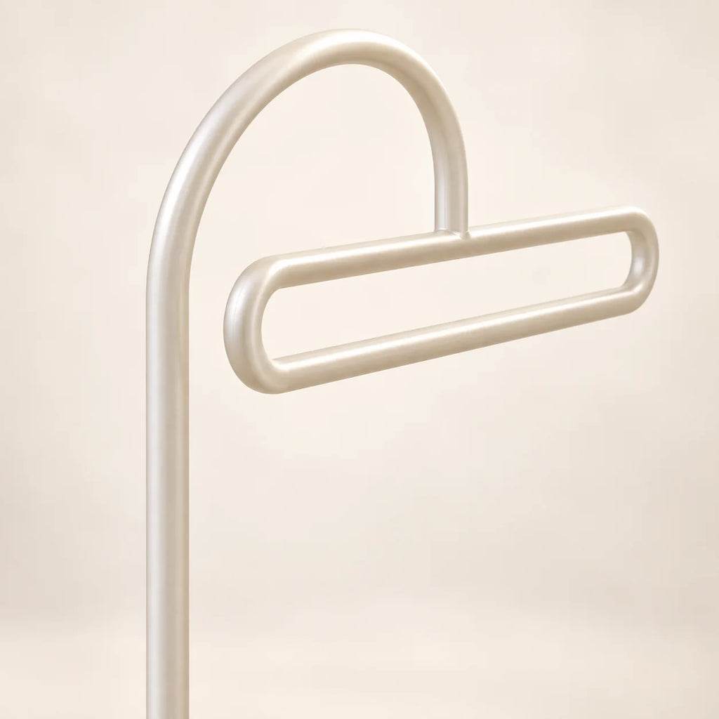 Porte-manteau portant design metal blanc 175 cm — en gros plan sur la partie supérieure