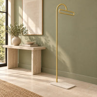 Porte-manteau portant design metal dore 175 cm — dans une entrée aménagée