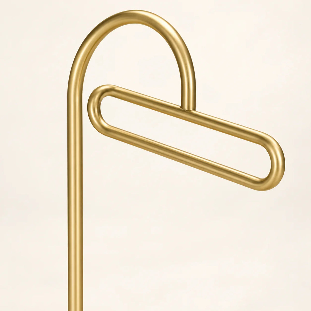 Porte-manteau portant design metal dore 175 cm — en gros plan sur la partie supérieure