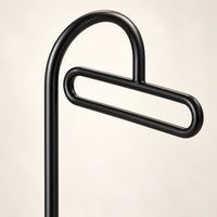 Porte-manteau portant design metal noir 175 cm — en gros plan sur la partie supérieure
