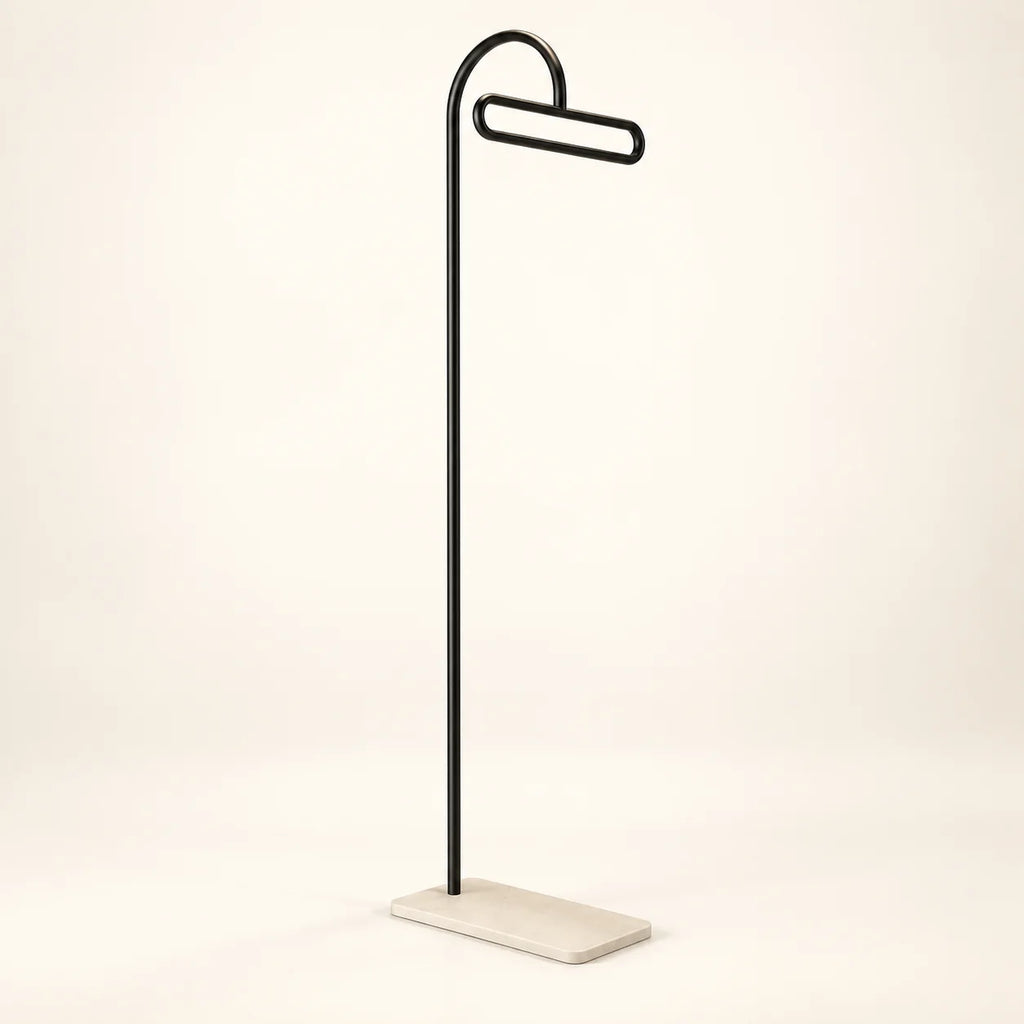 Porte-manteau portant design metal noir 175 cm — sur fond clair