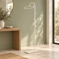 Porte-manteau portant metal blanc 175 cm — dans une entrée aménagée
