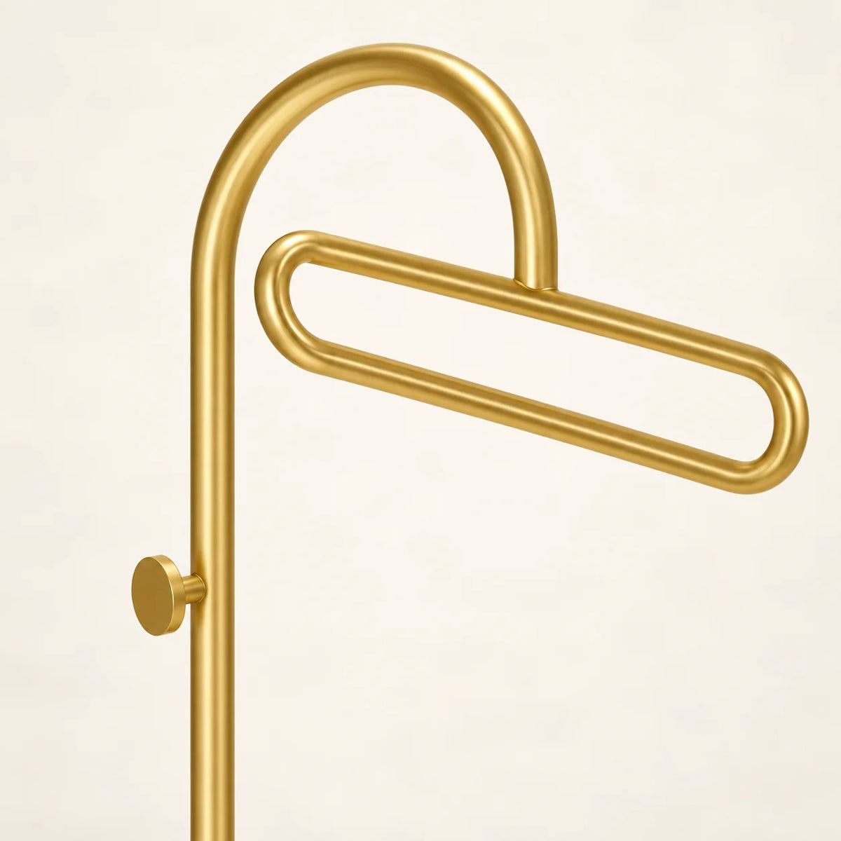 Porte-manteau portant metal dore 175 cm — en gros plan sur la partie supérieure