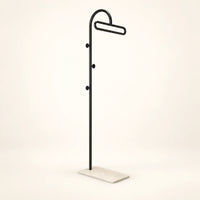 Porte-manteau portant metal noir 175 cm — sur fond clair