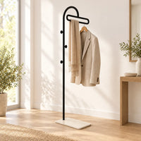 Porte-manteau portant metal noir 175 cm — avec une veste et une écharpe sur la barre supérieure