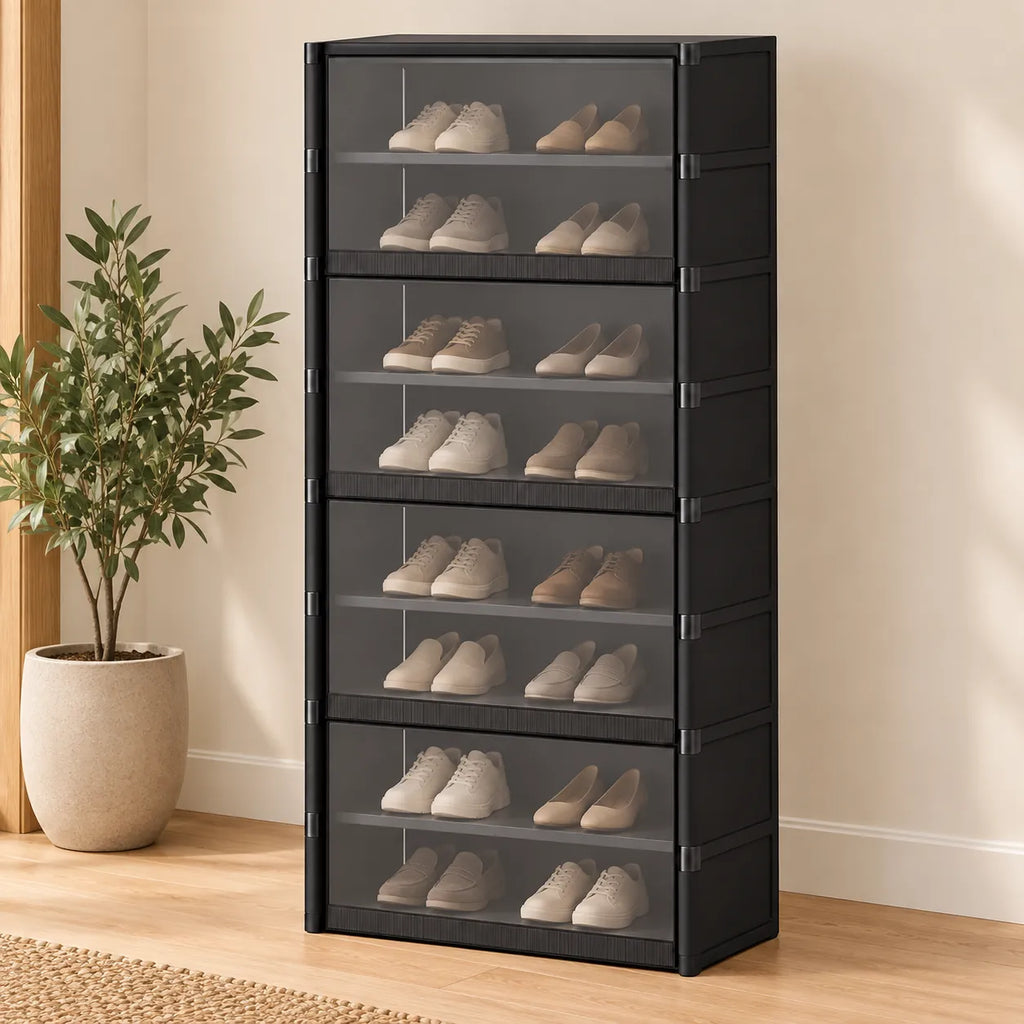 Meuble à chaussures 9 niveaux avec portes fermées dans une entrée.