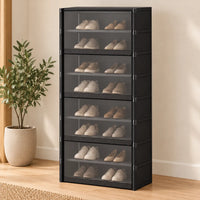 Meuble à chaussures 9 niveaux avec portes fermées dans une entrée.