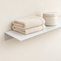 Étagère salle de bain aluminium blanche 50 cm : finition et accessoires en situation