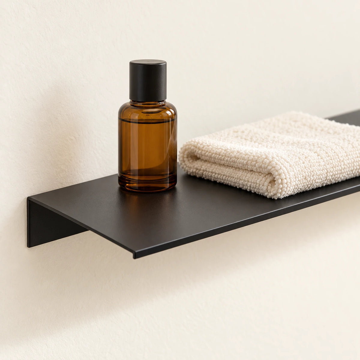 Étagère salle de bain aluminium noire 30 cm : finition et accessoires en situation