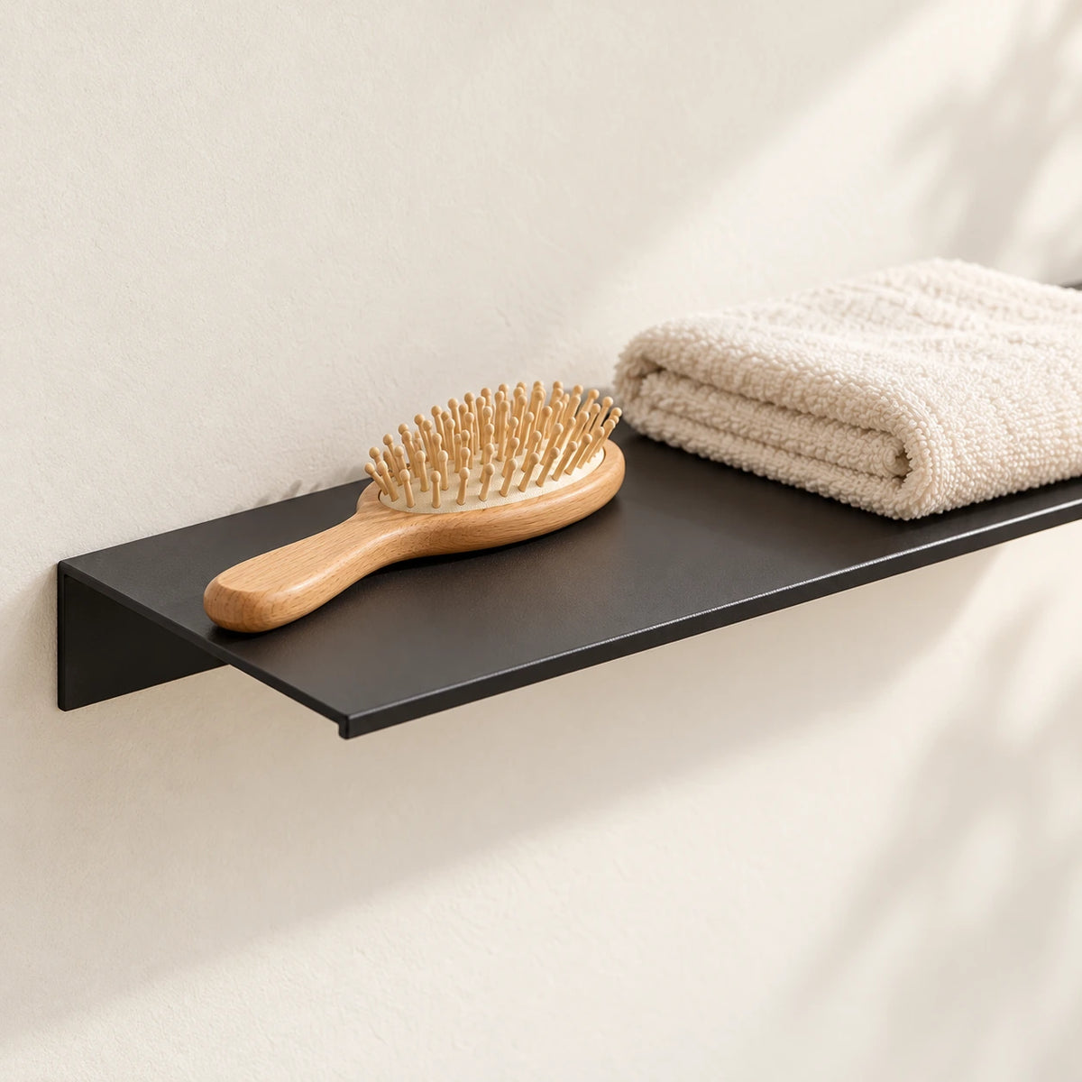 Étagère salle de bain aluminium noire 40 cm : finition et accessoires en situation