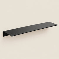 Étagère salle de bain aluminium noire 50 cm : vue du produit sur fond beige